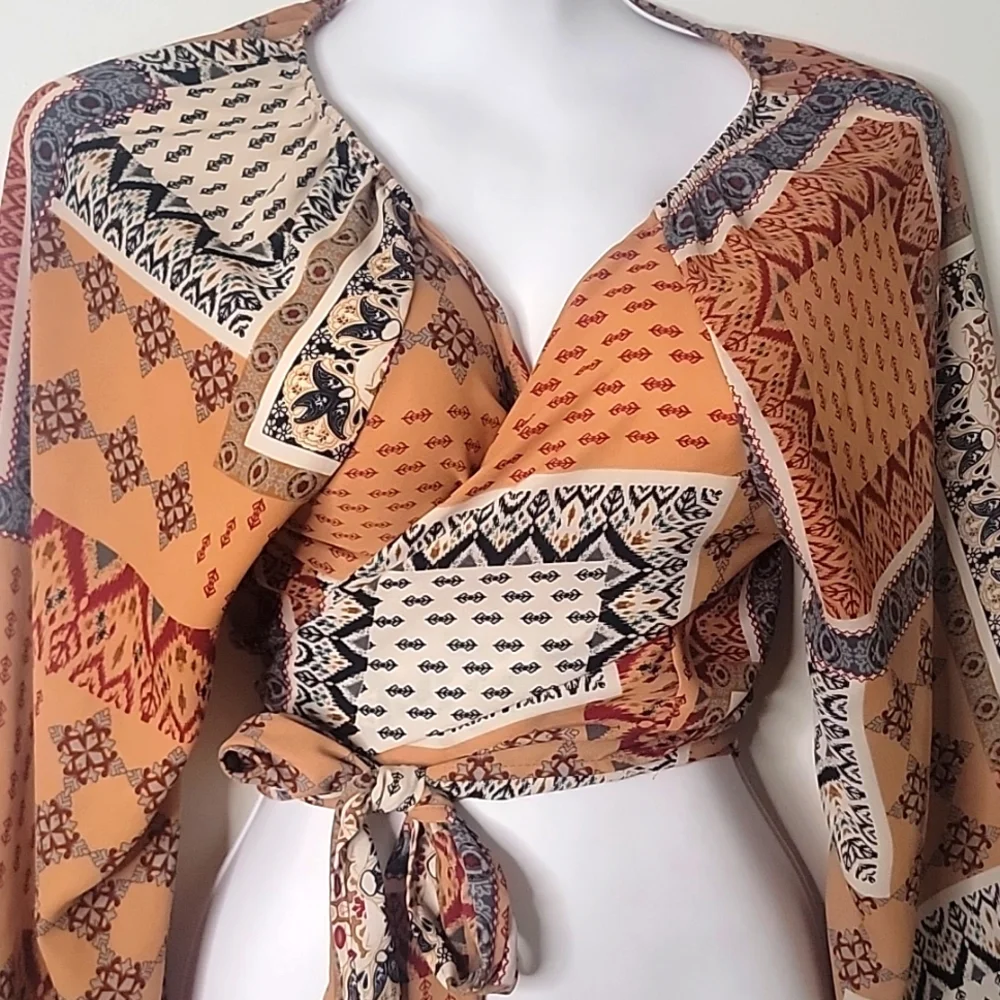 Patterned wrap top - Picture 2 of 2